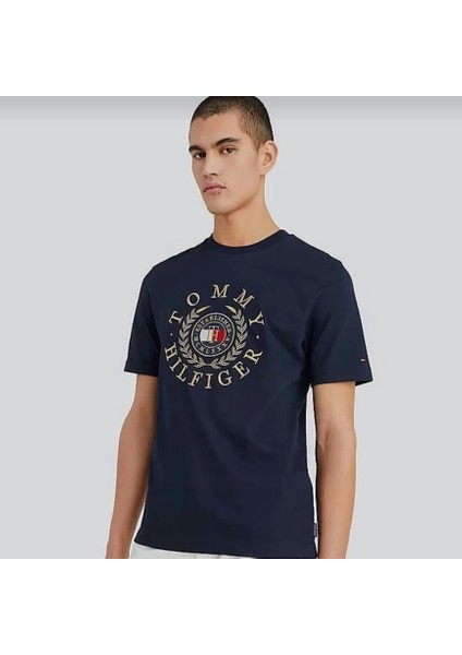 Göğüsde Nakış Işleme Logolu T-Shirt