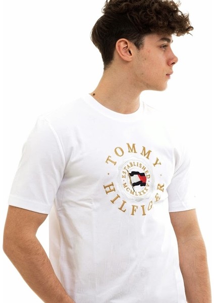 Göğüsde Nakış Işleme Logolu T-Shirt