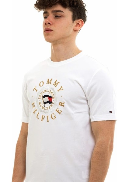 Göğüsde Nakış Işleme Logolu T-Shirt