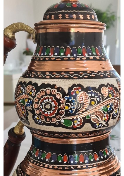 El İşçiliği Bakır Çaydanlık, Ahşap Kulplu, Desenli, Orta Boy, Estetik ve Şık Tasarım