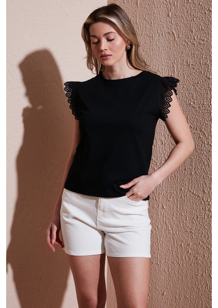 Pamuk Standart Fit Güpürlü Kol Bisiklet Yaka T Shirt Bayan T Shirt 25Y0544K1