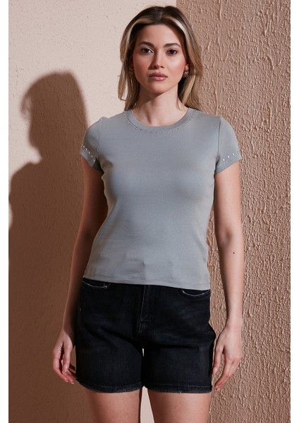 Pamuk Slim Fit Zımba Detaylı T Shirt Bayan T Shirt 25Y0523K1 modelleri