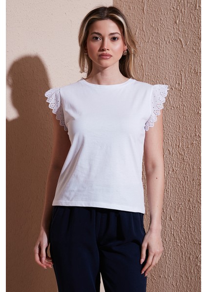 Pamuk Standart Fit Güpürlü Kol Bisiklet Yaka T Shirt Bayan T Shirt 25Y0544K1