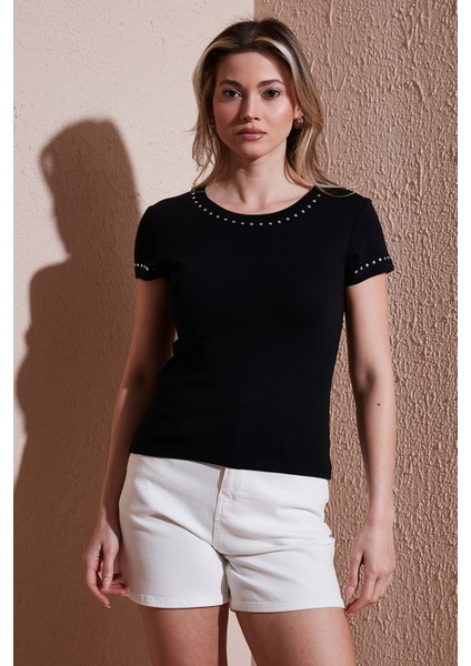 Pamuk Slim Fit Zımba Detaylı T Shirt Bayan T Shirt 25Y0523K1