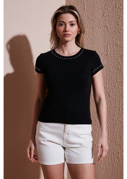 Pamuk Slim Fit Zımba Detaylı T Shirt Bayan T Shirt 25Y0523K1 fiyatları