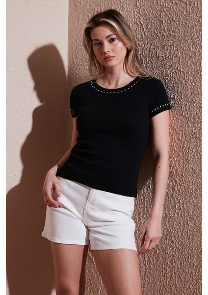 Pamuk Slim Fit Zımba Detaylı T Shirt Bayan T Shirt 25Y0523K1 fırsatları