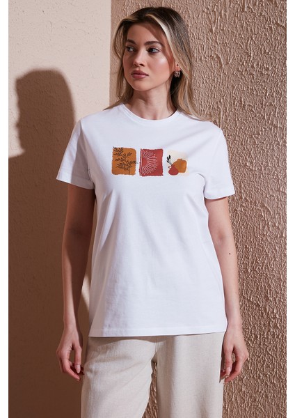 Baskılı Pamuk Regular Fit Bisiklet Yaka T Shirt Bayan T Shirt 25Y0300K1 fırsatları