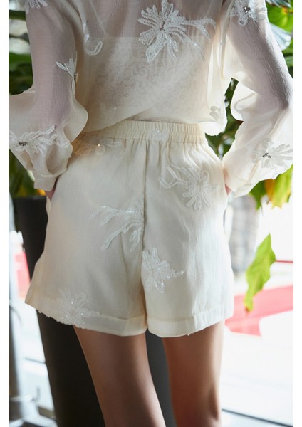 Nakışlı Taş Detaylı Regular Fit Normal Bel Mini Short Bayan Short 053