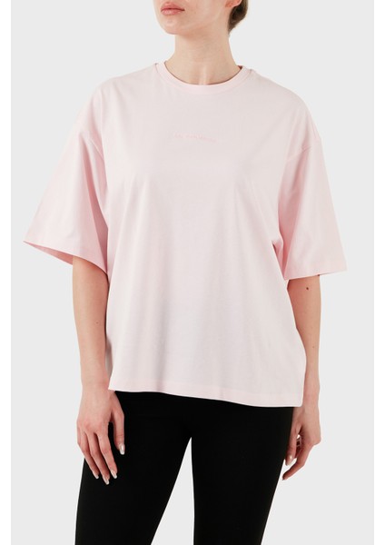 Pamuk Oversize Fit Bisiklet Yaka Logolu T Shirt Bayan T Shirt Lbnoosessfuts