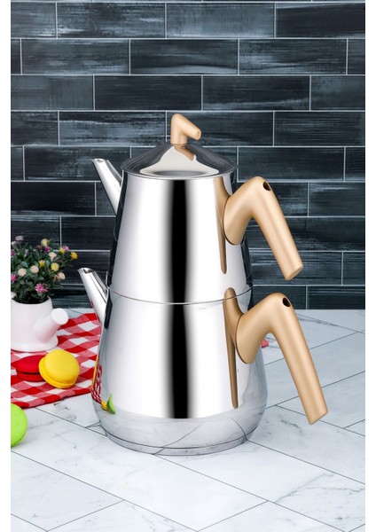 Altın renkli şık aile çaydanlık seti, zarif ve kullanışlı tasarım