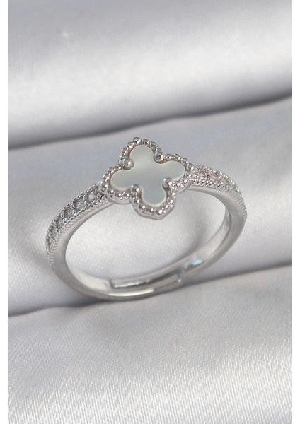 Pirinç Gümüş Renk Zirkon Taşlı Beyaz Mineli Yonca Model Ayarlanabilir Kadın Yüzük - Lisinya