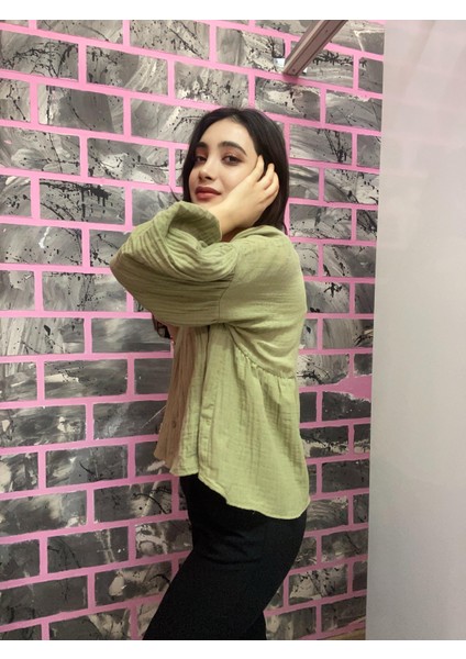 Kısa Büzgülü Yeşil Crop Müslin Gömlek Bluz fırsatları