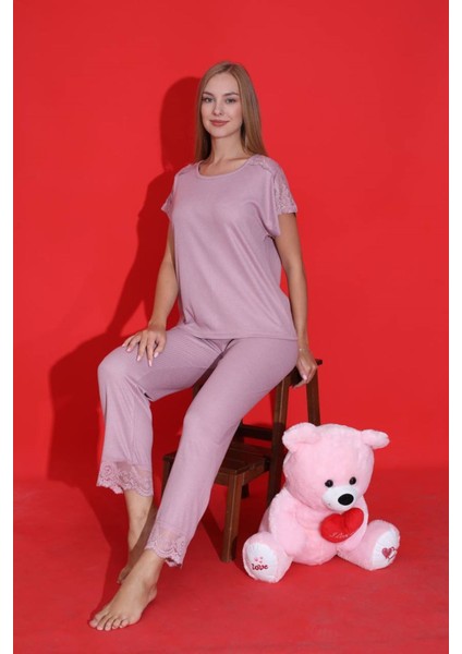 Mlale Gül Kurusu Fitilli Ince Raporlu Kumaş Kol ve Paça Dantelli Kısa Kollu Bayan Pijama Takımı 4063-GK