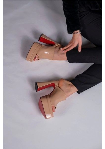 Kadın Moda Çift Platform Tasarım Burnu Kapalı Yüksek Topuklu Terlik Şık ve Zarif Abiye Ayakkabı