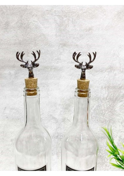 Şeffaf cam şişe 750 ml, mantar tıpalı, siyah stand, etiketli, bej renkli yağdanlık