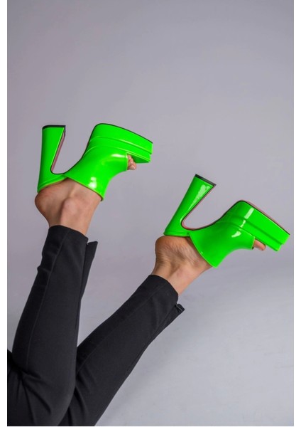 Kadın Moda Çift Platform Tasarım Burnu Kapalı Yüksek Topuklu Terlik Şık ve Zarif Abiye Ayakkabı indirimleri