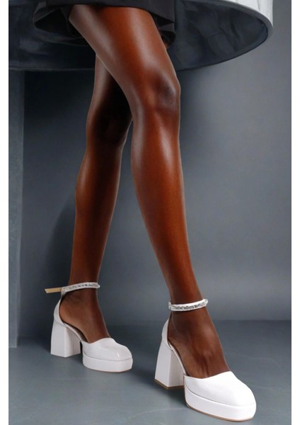 Kadın Moda Taş Detaylı Özel Tasarım Alçak Topuklu Ayakkabısı Şık ve Zarif Abiye Ayakkabı