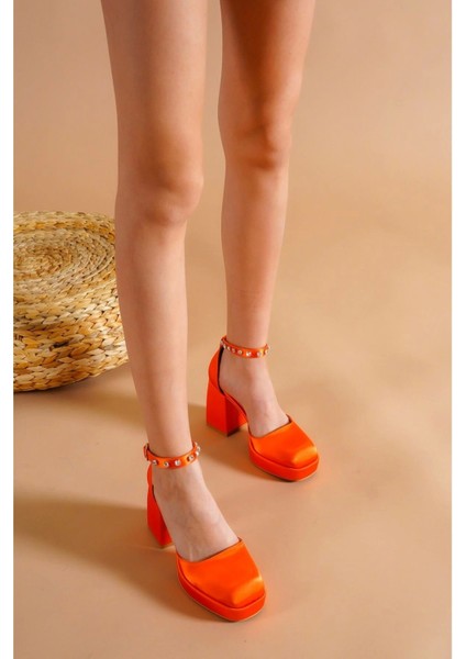 Kadın Moda Taş Detaylı Özel Tasarım Alçak Topuklu Ayakkabısı Şık ve Zarif Abiye Ayakkabı modelleri