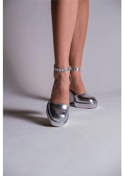 Kadın Moda Taş Detaylı Özel Tasarım Alçak Topuklu Ayakkabısı Şık ve Zarif Abiye Ayakkabı modelleri