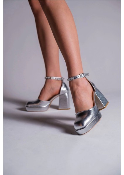 Kadın Moda Taş Detaylı Özel Tasarım Alçak Topuklu Ayakkabısı Şık ve Zarif Abiye Ayakkabı fırsatları