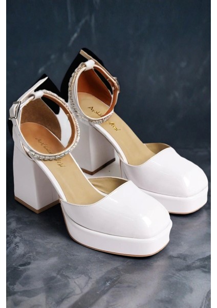 Kadın Moda Taş Detaylı Özel Tasarım Alçak Topuklu Ayakkabısı Şık ve Zarif Abiye Ayakkabı modelleri