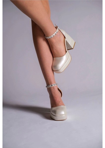 Kadın Moda Taş Detaylı Özel Tasarım Alçak Topuklu Ayakkabısı Şık ve Zarif Abiye Ayakkabı modelleri