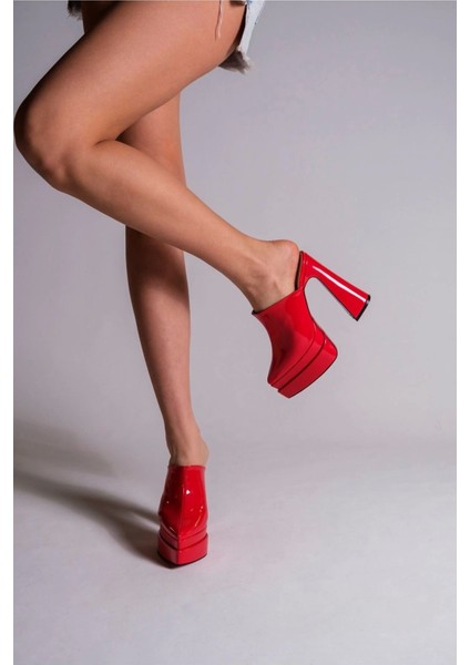 Kadın Moda Çift Platform Tasarım Burnu Kapalı Yüksek Topuklu Terlik Şık ve Zarif Abiye Ayakkabı