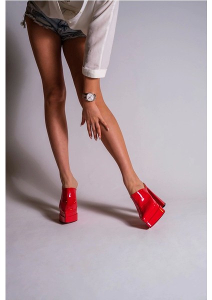 Kadın Moda Çift Platform Tasarım Burnu Kapalı Yüksek Topuklu Terlik Şık ve Zarif Abiye Ayakkabı