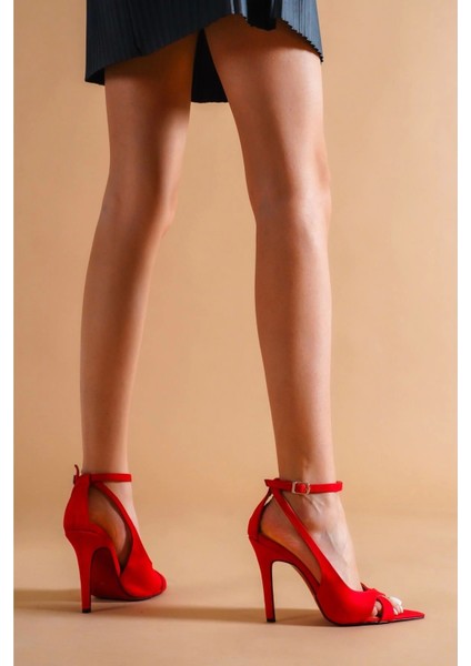 Kadın Bilekten Bağcıklı Sivri Burun Topuklu Ayakkabı Günlük ve Özel Kombinler Için