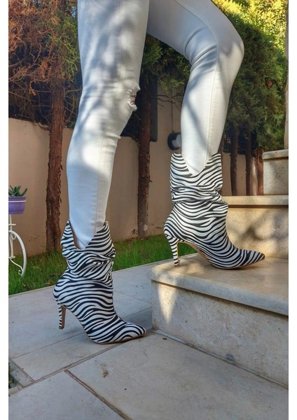 Stil Modern Kadın Sivri Bot Özel Tasarım Gündüz Gece Abiye Ayakkabı