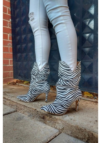 Stil Modern Kadın Sivri Bot Özel Tasarım Gündüz Gece Abiye Ayakkabı fiyatları