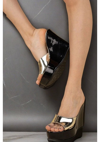 Kadın Şeffaf Bantlı Dolgu Topuk Terlik Modern Rahat Tasarım fiyatları