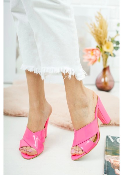 Stil Modern Kadın Çapraz Bantkalın Topuklu Terlik Özel Tasarım Gündüz Gece Abiye Ayakkabı