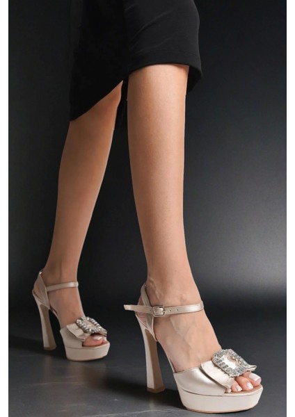 Stil Modern Kadın Taşlı Tokalı Alçak Topuklu Platform Ayakkabı Tasarım Gündüz Gece Abiye Ayakkabı