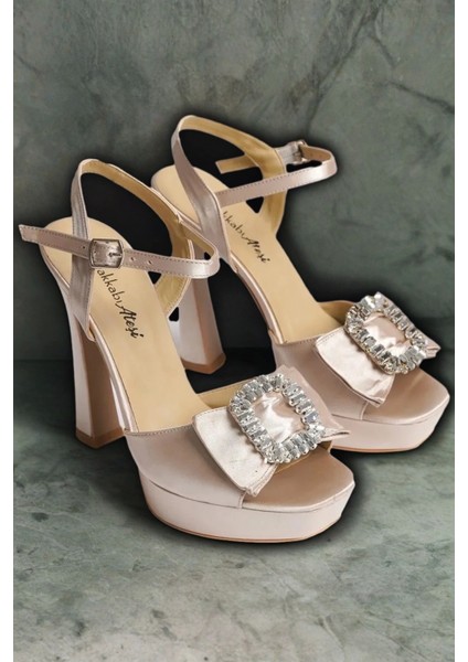 Stil Modern Kadın Taşlı Tokalı Alçak Topuklu Platform Ayakkabı Tasarım Gündüz Gece Abiye Ayakkabı modelleri