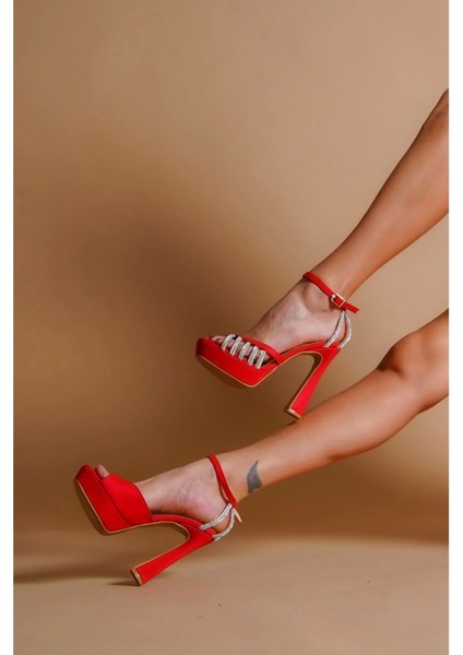 Stil Modern Kadın Taş Detaylı Alçak Platform Özel Tasarım Gündüz Gece Abiye Ayakkabı modelleri