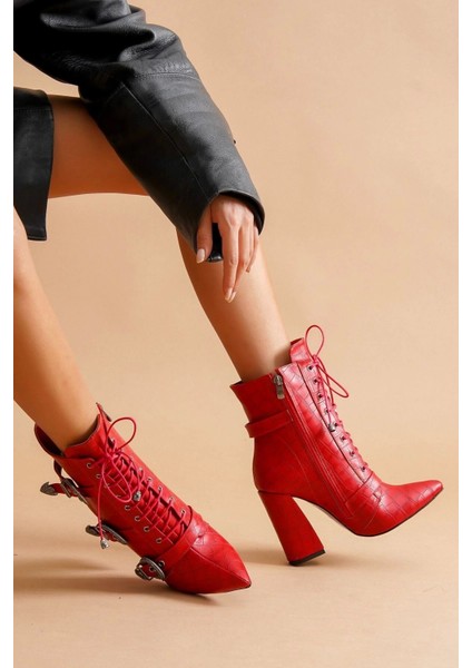 Tokalı Yüksek Topuklu Kadın Bot Kare Tabanlı Dikiş Detaylı Petli Taban Şık Modern Tasarım fiyatları