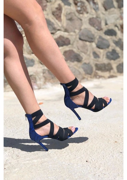 Kadın Çapraz Elastik Bantlı Stiletto Topuklu Arka Fermuarlı Ayakkabı Sandalet Modeli
