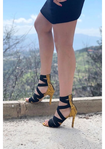 Kadın Çapraz Elastik Bantlı Stiletto Topuklu Arka Fermuarlı Ayakkabı Sandalet Modeli