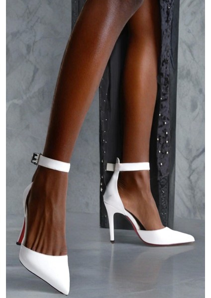 Siyah Rugan Bilekten Tokalı Sivri Burun Topuklu Gece Ayakkabısı Işıltılı ve Şık Tasarım fiyatları