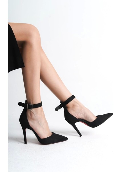 Siyah Rugan Bilekten Tokalı Sivri Burun Topuklu Gece Ayakkabısı Işıltılı ve Şık Tasarım