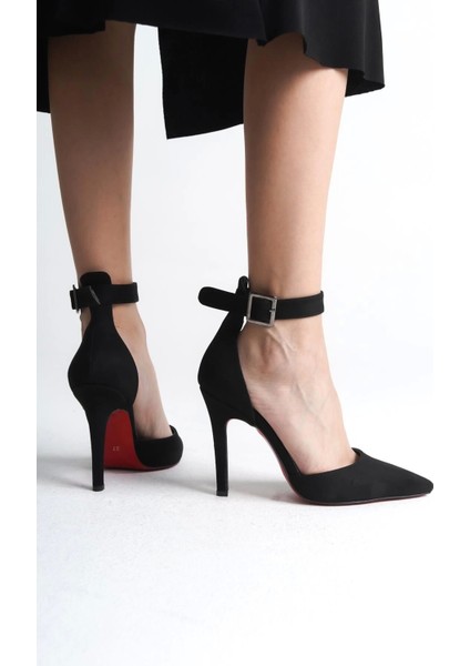 Siyah Rugan Bilekten Tokalı Sivri Burun Topuklu Gece Ayakkabısı Işıltılı ve Şık Tasarım fırsatları