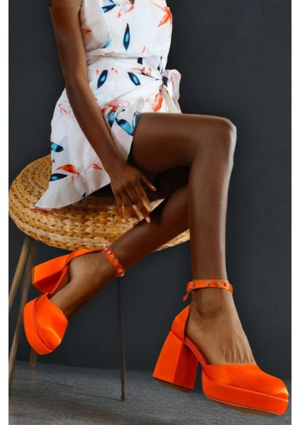 Stil Modern Kadın Taş Detaylı Alçak Topuklu Ayakkabısı Özel Tasarım Gündüz Gece Abiye Ayakkabı modelleri