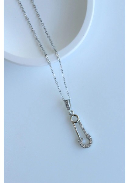 Zarif Zirkon Taşlı Kilitli Iğne Tasarım Renk Atmaz Kararmaz Kadın Çelik Kolye fiyatları