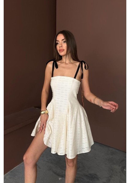 Bej Omzu Bağcıklı Elbise