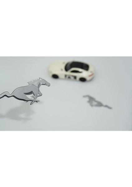 Mustang Shelby Gt Koşan At Çamurluk Yanı Gri Logo Arma