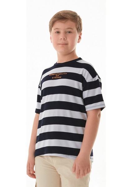 Çizgili Yazı Nakışlı Erkek Çocuk Tişört