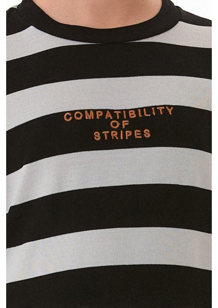 Çizgili Yazı Nakışlı Erkek Çocuk Tişört indirimleri