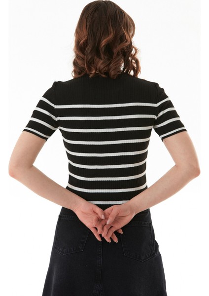 Çizgili Fitilli Bisiklet Yaka Triko Tişört indirimleri