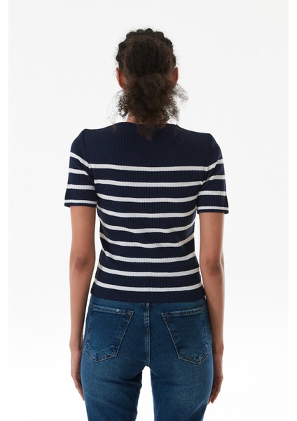 Çizgili Fitilli Bisiklet Yaka Triko Tişört fırsatları